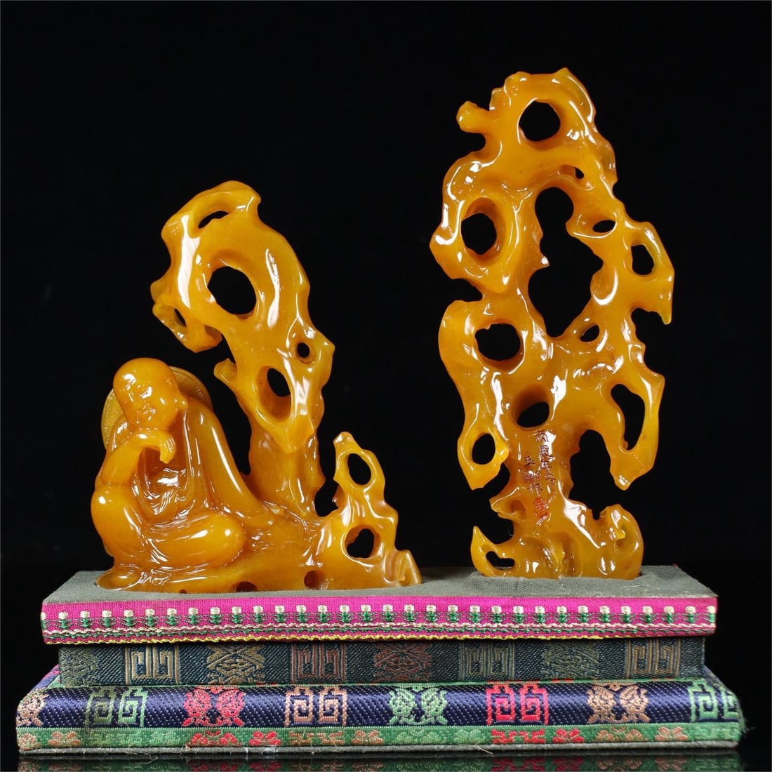 A beautiful yellowstone carved black leather landscape figure ornament: Exquisite yellowstone carved black leather landscape figure ornaments Size:20×21×6cm W:500g (The Dimensions Of All Batches Are Manually Measured.If You Need More Detailed Information, Please Contact