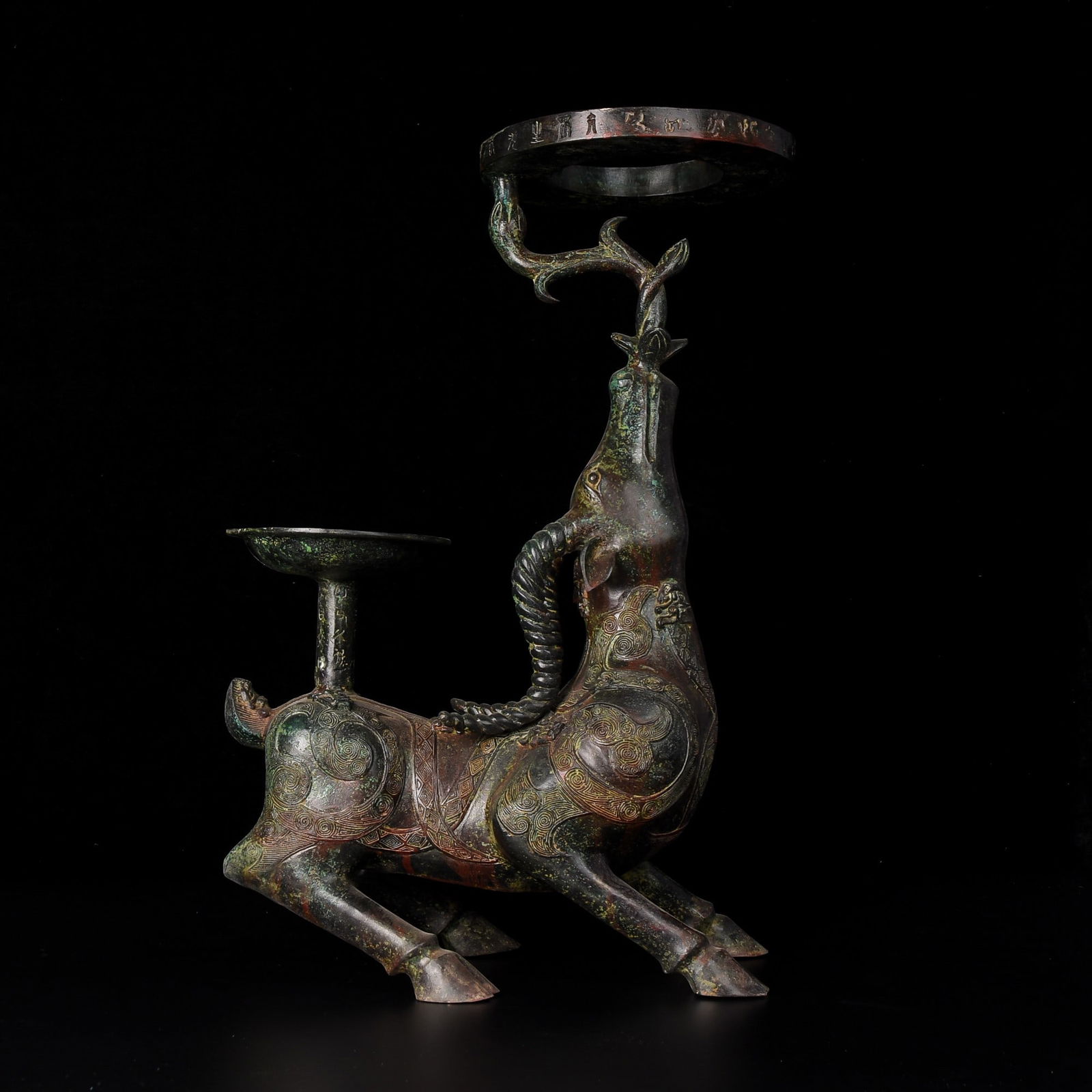 A bronze dragon pattern deer lamp from the Shang and Zhou dynasties (1 of 9)