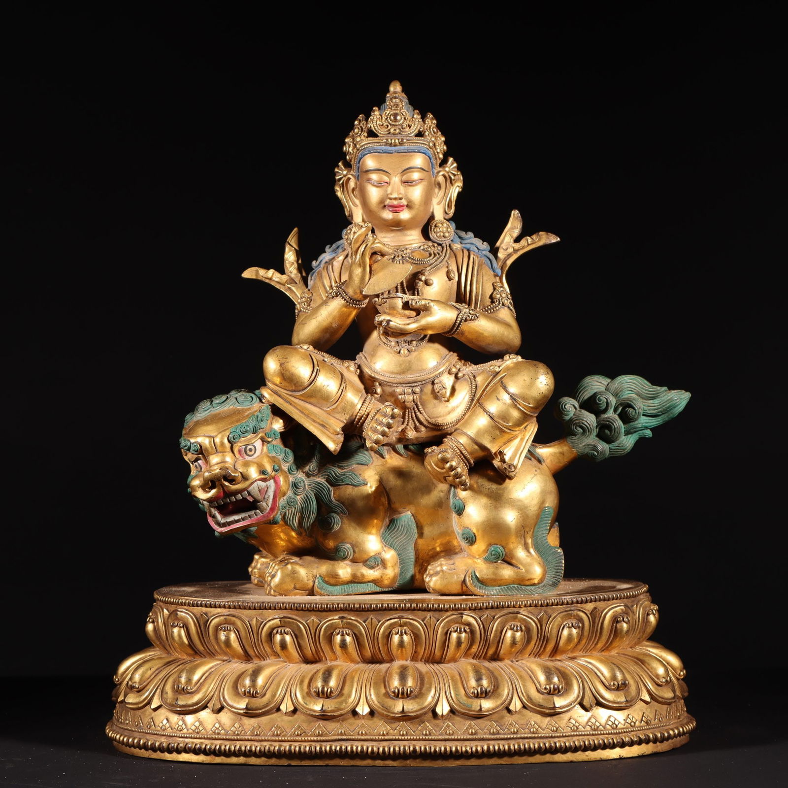 A bronze gilt Buddha statue made in the Yongle period of the Ming Dynasty: A bronze gilt Buddha statue made in the Yongle period of the Ming Dynasty Size:H:34cm W:29cm W:9269g (The Dimensions Of All Batches Are Manually Measured.If You Need More Detailed Information, Please