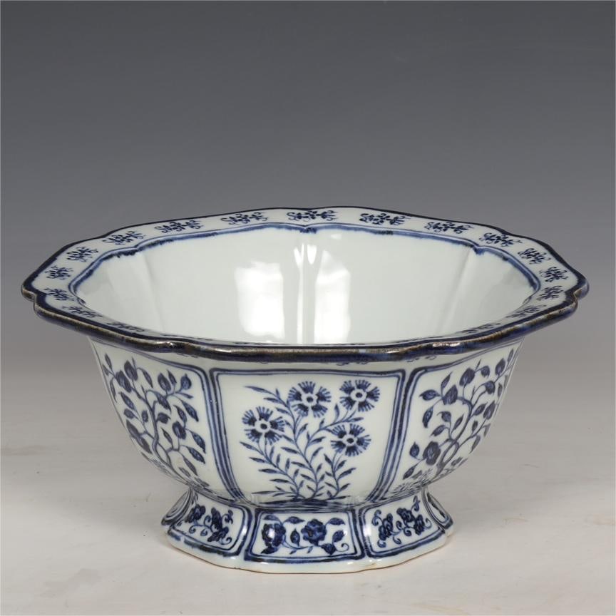 A seven-sided flower pot with a blue and white grass pattern made in the Xuande era of the Ming (1 of 9)