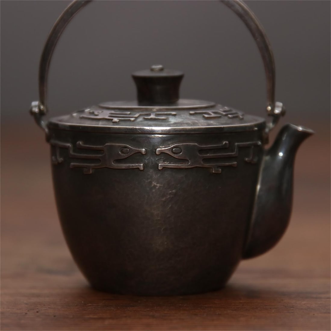 A fine Japanese silver pot (1 of 9)