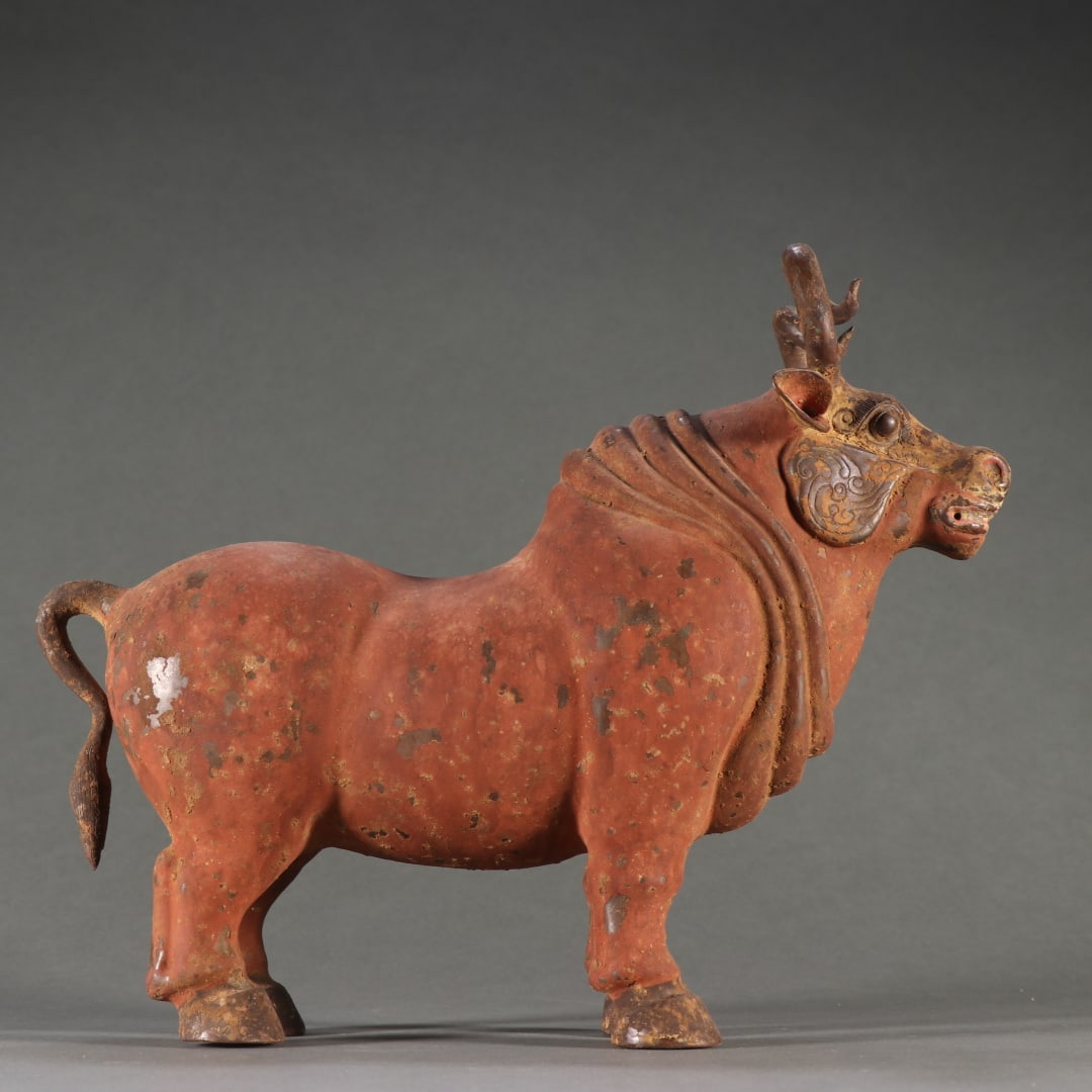 A beautiful copper tire painted cow ornament: Exquisite copper tire painted cow ornament Size:H:19.2cm W:24cm W:530g (The Dimensions Of All Batches Are Manually Measured.If You Need More Detailed Information, Please Contact Our Customer Service B