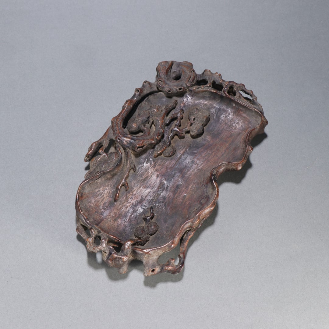 A piece of agarwood pine pattern pen lick from the Qing Dynasty (1 of 9)