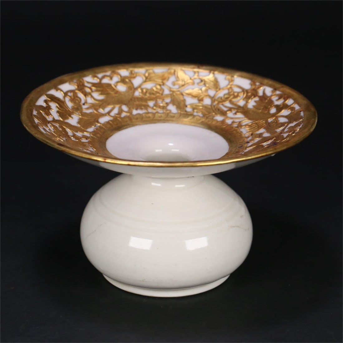 A white porcelain silver-gilt gold-rimmed spittoon from the Song Dynasty Ding kiln (1 of 9)