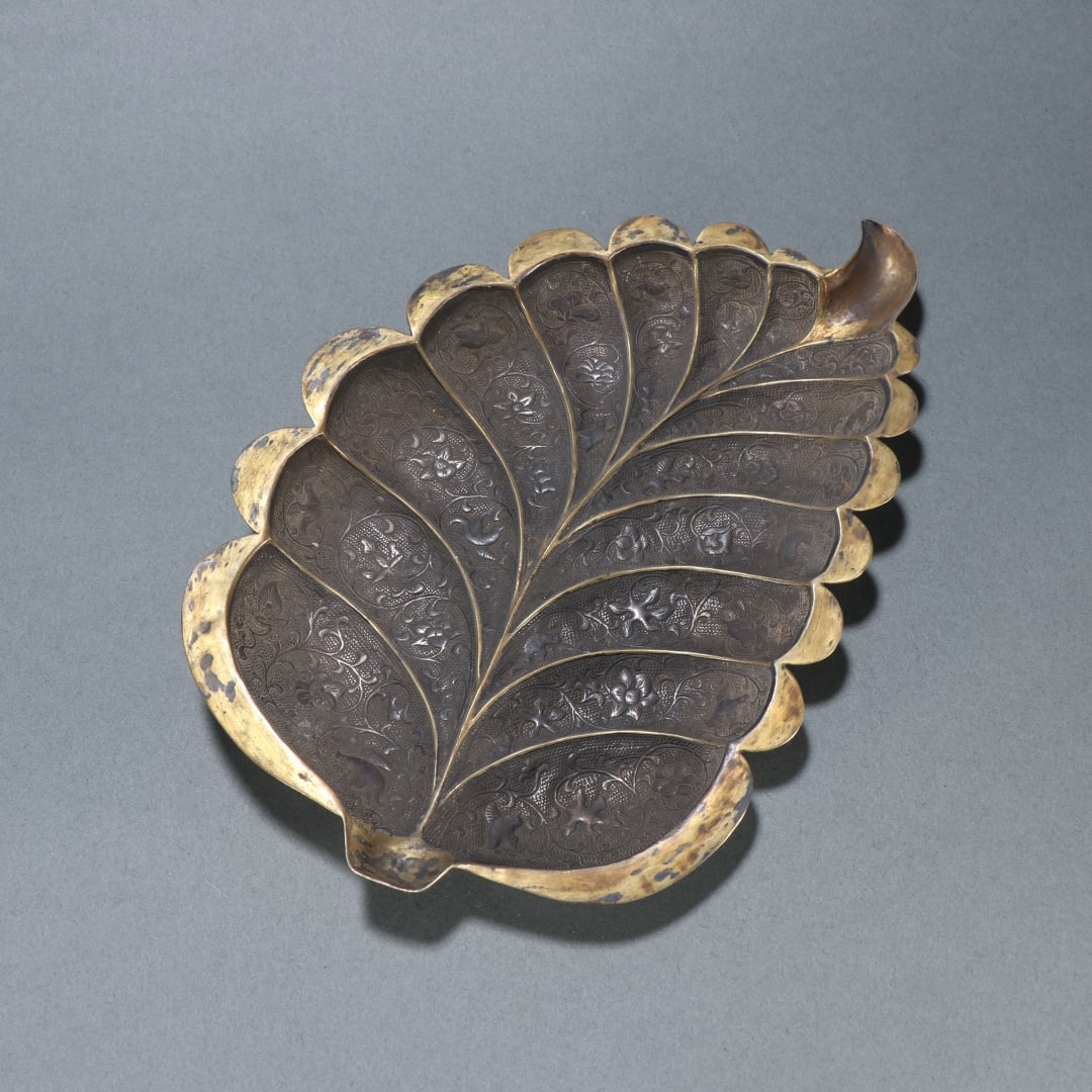 A silver-gilt leaf-shaped wash of the Tang Dynasty (1 of 9)
