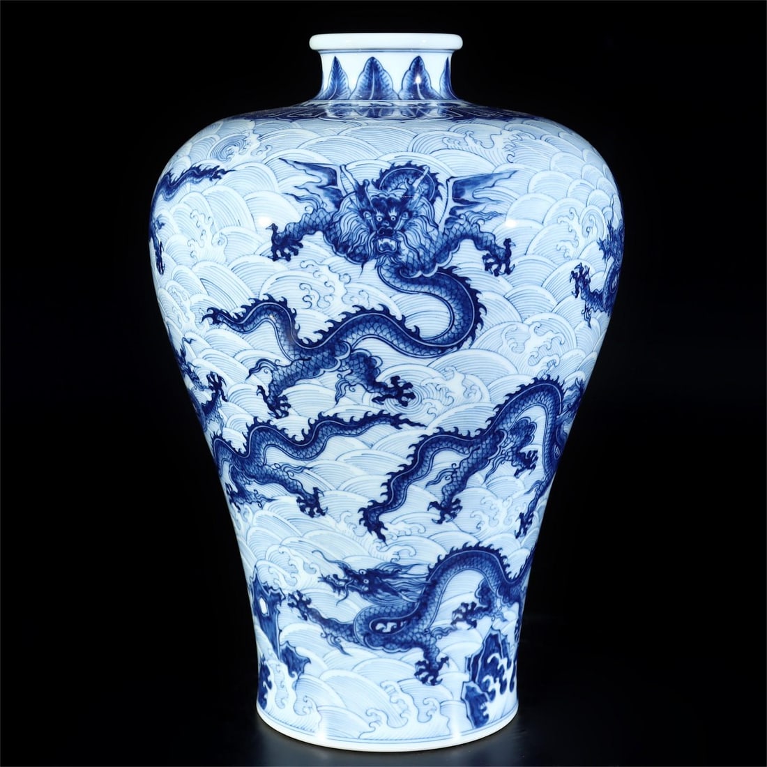 A beautiful blue and white seawater nine-dragon pattern plum bottle (1 of 9)