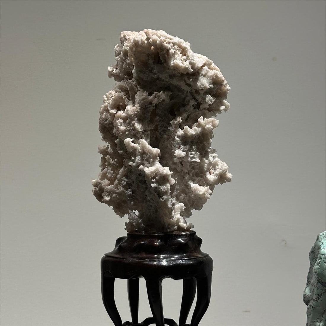 A piece of exquisite Kunshi: Exquisite Kunshi Size:H:30cm W:12cm T:8cm (The Dimensions Of All Batches Are Manually Measured.If You Need More Detailed Information, Please Contact Our Customer Service Before Bidding.)