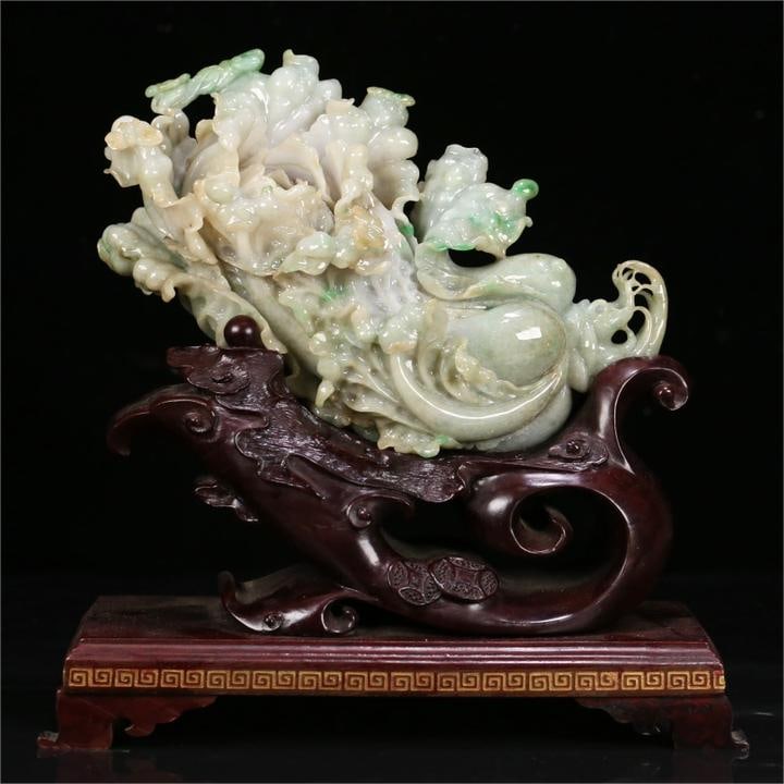 An old jade ornament from the Qing Dynasty (1 of 9)