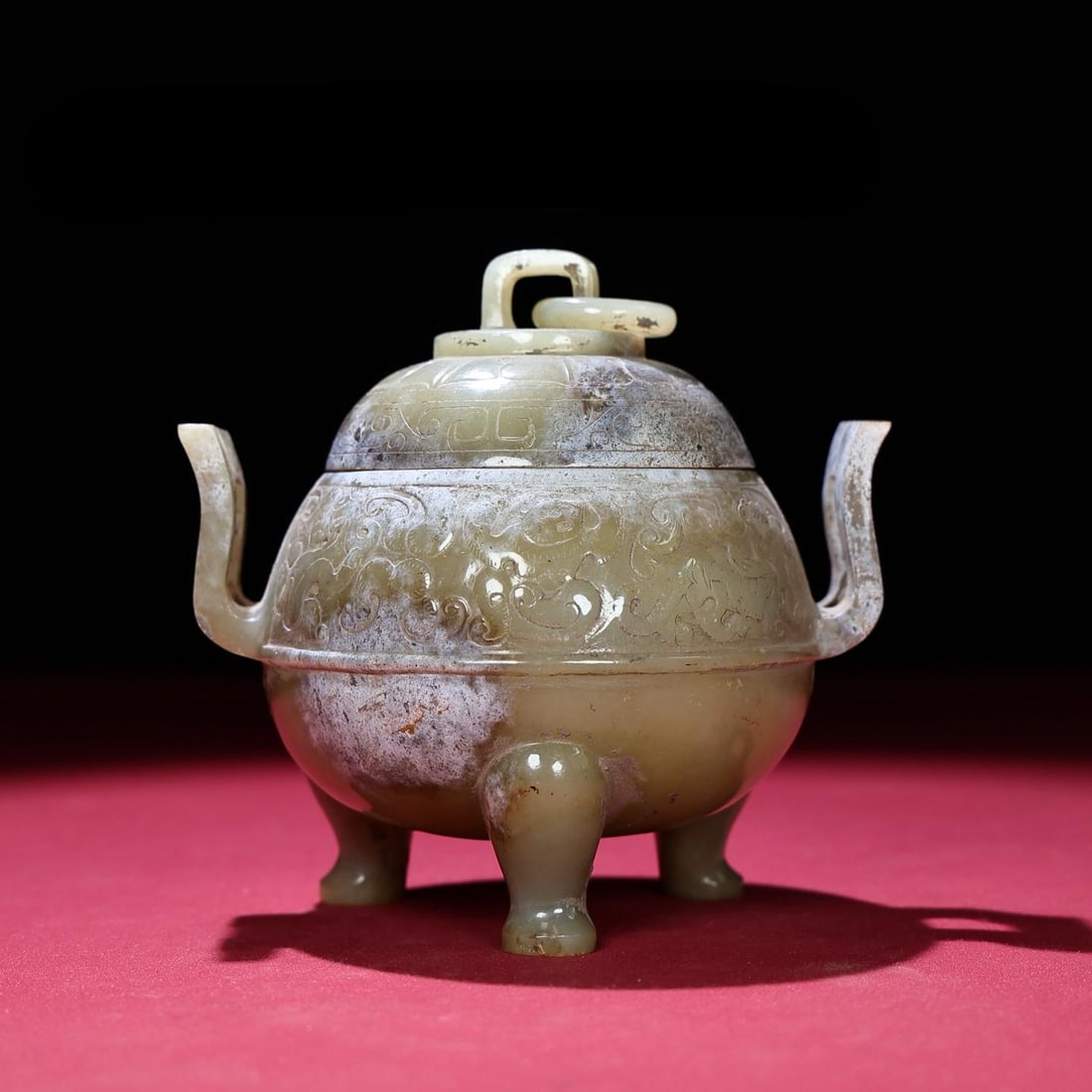 A beautiful Hetian jade birth pit full of Qin three-legged amphora stove (1 of 9)