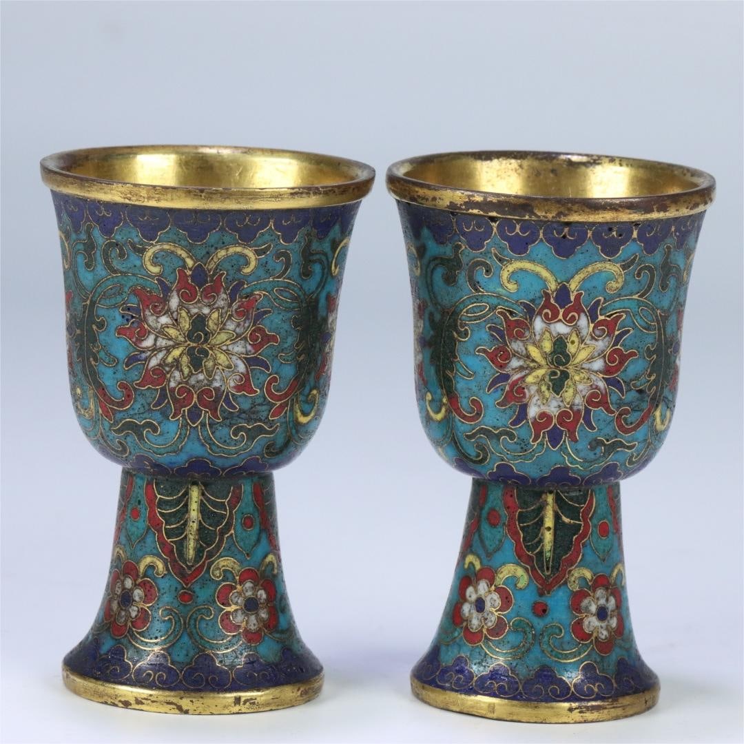 A pair of cloisonn é sapphires from the Qianlong era of the Qing Dynasty: Qing Dynasty Qianlong year cloisonné flower goblet Size:9.0x5.7cm W:358g (The Dimensions Of All Batches Are Manually Measured.If You Need More Detailed Information, Please Contact Our Customer Servic