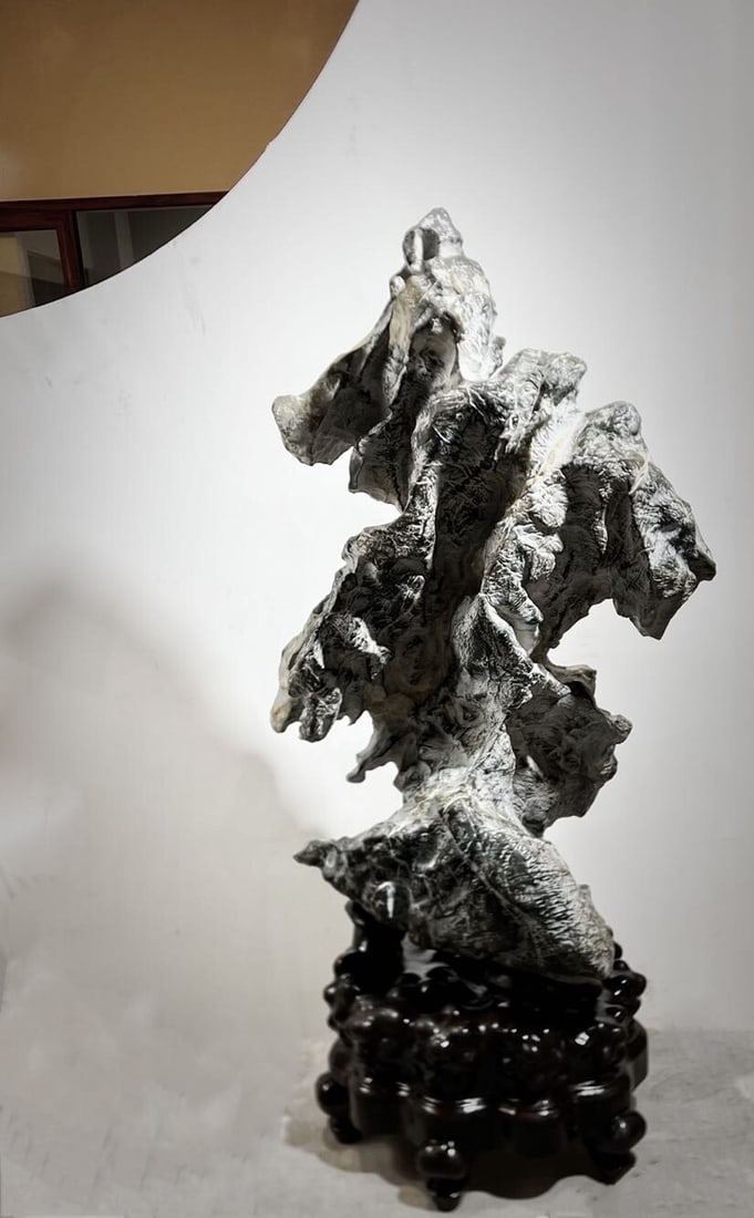 A fine Lingbi stone - 7