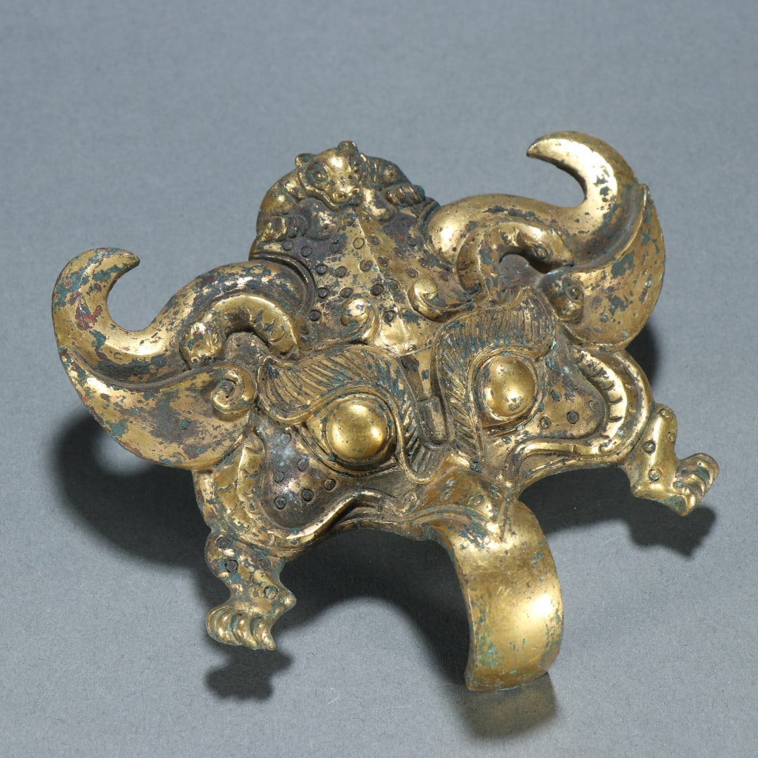 A pair of exquisite copper gilt animal face auxiliary heads: Exquisite copper gilt animal face auxiliary head Size:10.7×11.8cm W:302.7g (The Dimensions Of All Batches Are Manually Measured.If You Need More Detailed Information, Please