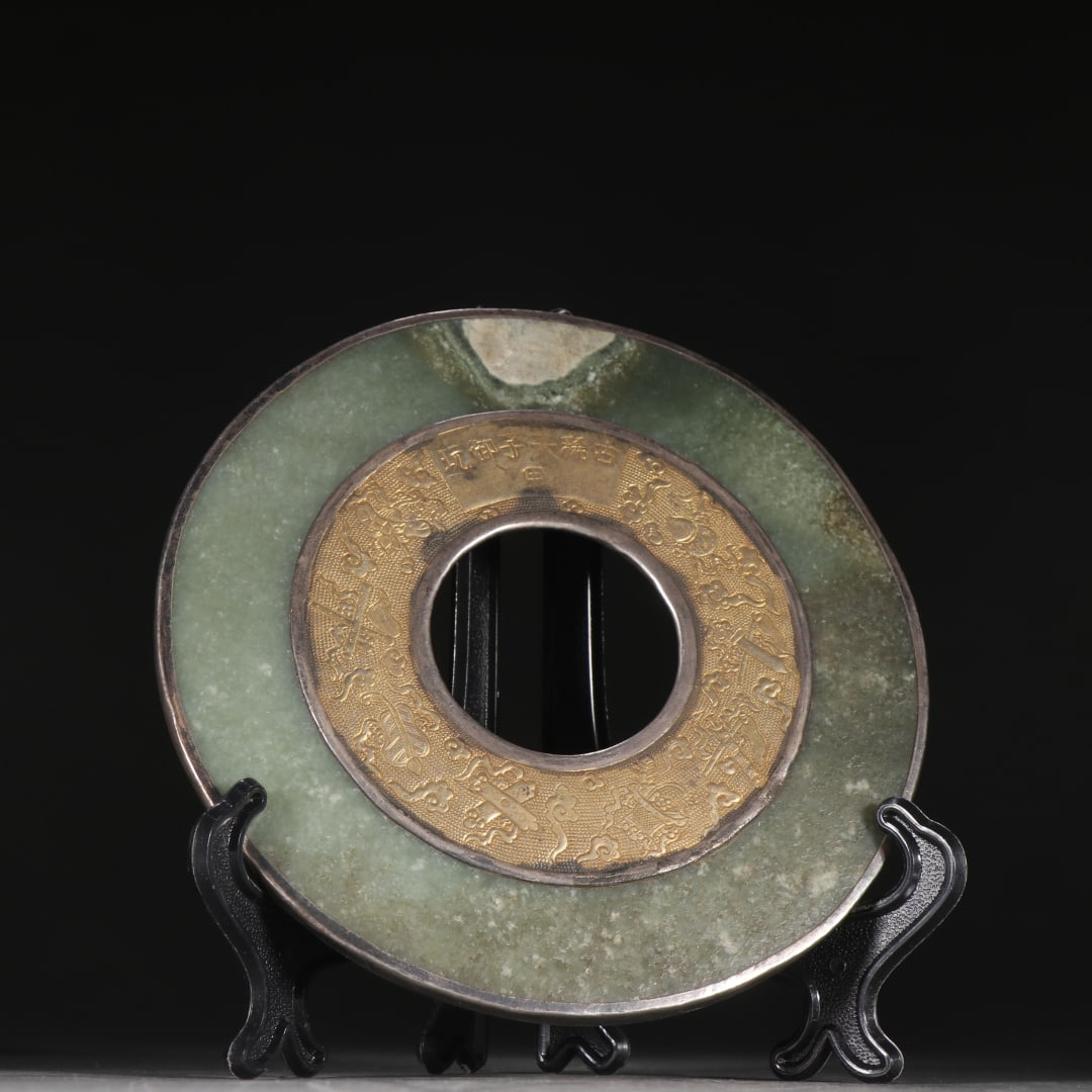 A beautiful river mill jade enclosed gold carved poetry and literature: Exquisite river mill jade engraved poetry and literature Size:D:14.3cm W:298g (The Dimensions Of All Batches Are Manually Measured.If You Need More Detailed Information, Please