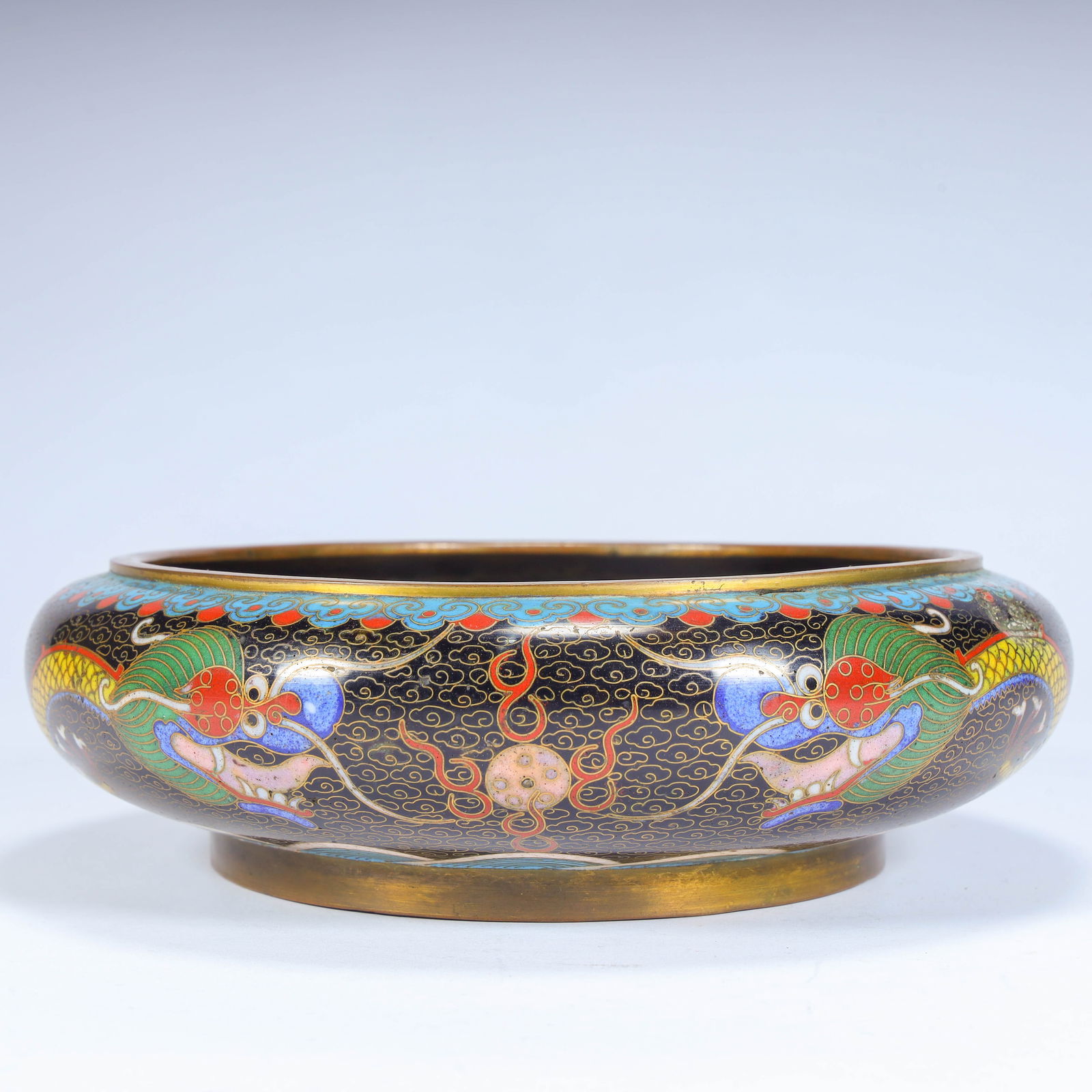 A Qing Dynasty copper tire cloisonn é enamel double dragon play bead pattern wash: Qing Dynasty copper tire cloisonné enamel double dragon play bead pattern washing Size: H:6cm L: 20cm W:20cm W:793.5g (The Dimensions Of All Batches Are Manually Measured.If You Need More Detailed In