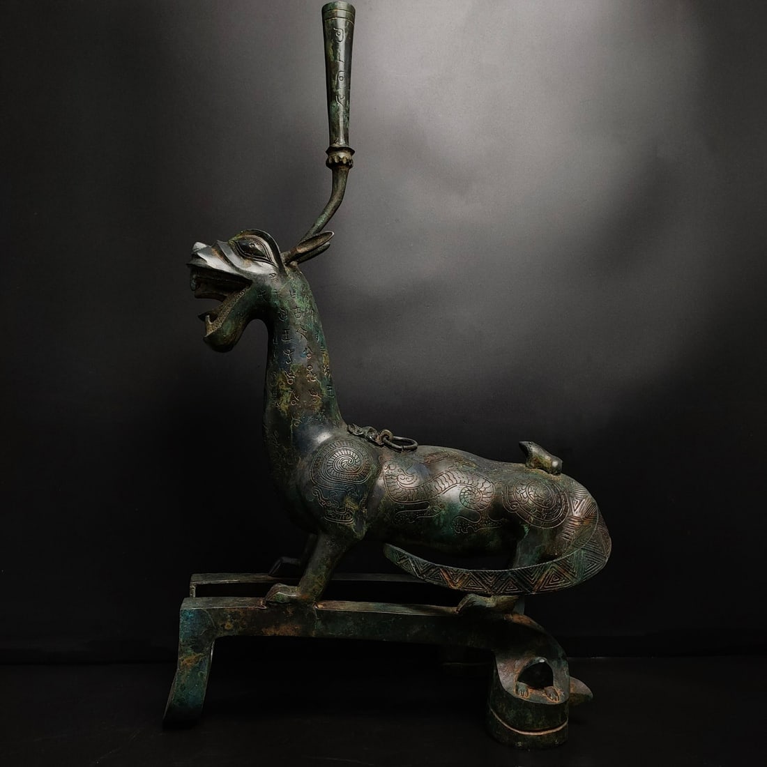 A bronze inscription from the Warring States period Panlong Zun: Bronze inscription Panlong Zun in the Warring States period Size:H:63cm L:38cm W:23cm W:5.9kg (The Dimensions Of All Batches Are Manually Measured.If You Need More Detailed Information, Please Contact