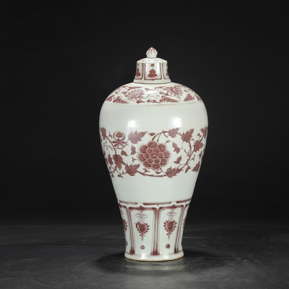 A large plum bottle with a lid with a glazed red entwined peony pattern in the Yuan Dynasty (1 of 9)