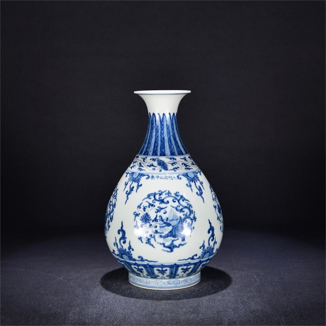 A blue and white Kui dragon pattern jade pot spring vase made in the Chenghua year of the Ming (1 of 9)