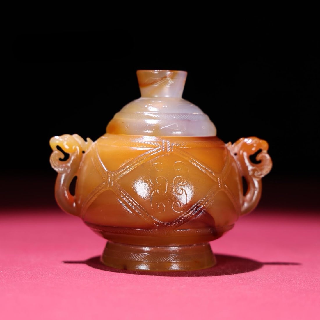 A beautiful onyx rope pattern full work vial: Exquisite Onyx Rope Pattern Full Work Vial Size:84x96x71mm W:170g (The Dimensions Of All Batches Are Manually Measured.If You Need More Detailed Information, Please Contact Our Customer Service Before