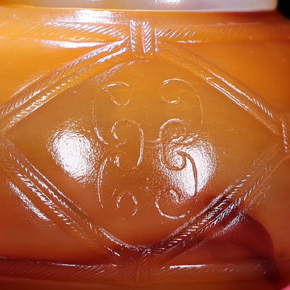 A beautiful onyx rope pattern full work vial - 2