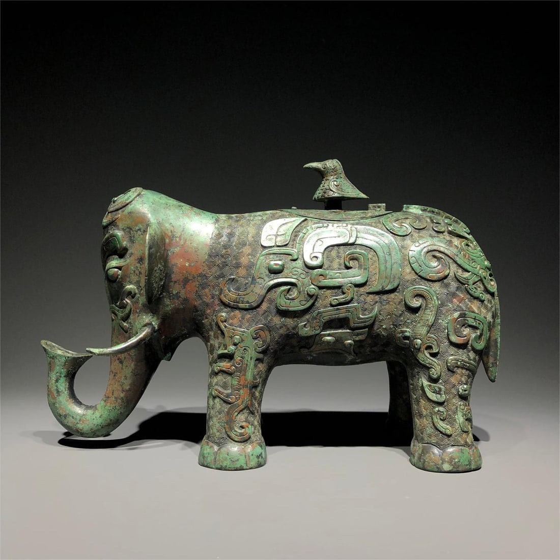 A pictographic Kuilong-patterned letter statue of the Shang Dynasty (1 of 11)