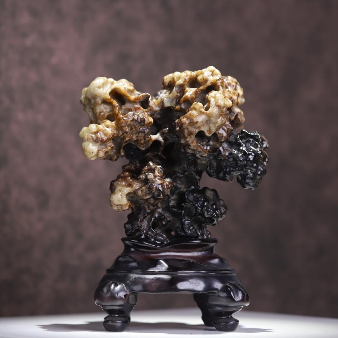 A Ming Dynasty Hetian jade imitation Taihu Lake stone ornament (1 of 9)