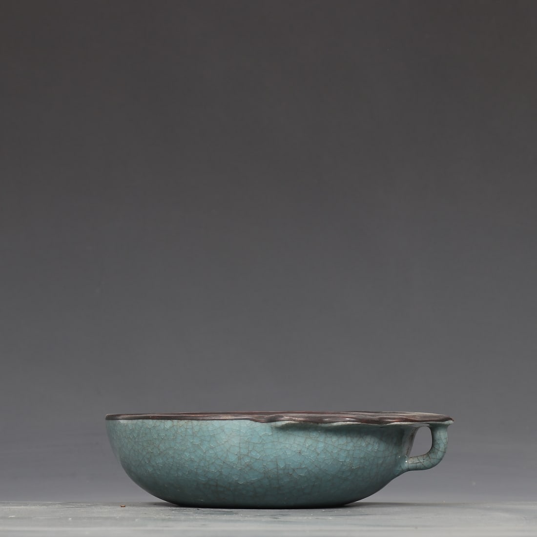 A piece of Song Dynasty Ru kiln ice flake pattern silver mouth imperial hat washing (1 of 9)