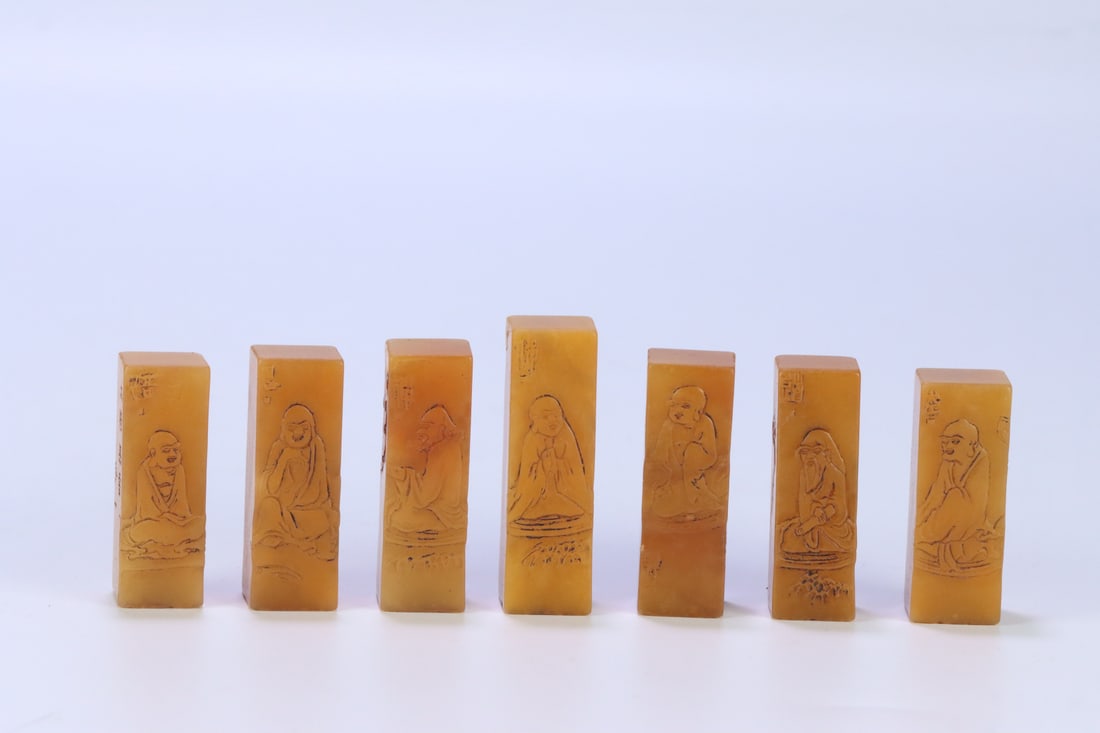 A set of Hongyi's Shoushan Tian yellow seal: Hongyi's Shoushan Tian yellow seal Size:4.43x1.62x1.63cm 4.6x1.51x1.5cm 5.21x1.6x1.56cm 4.4x1.52x1.5cm 4.6x1.5x1.58cm 4.73x1.52x1.52cm 4.63x1.58x1.58cm W:200g (The Dimensions Of All Batches Are Manual