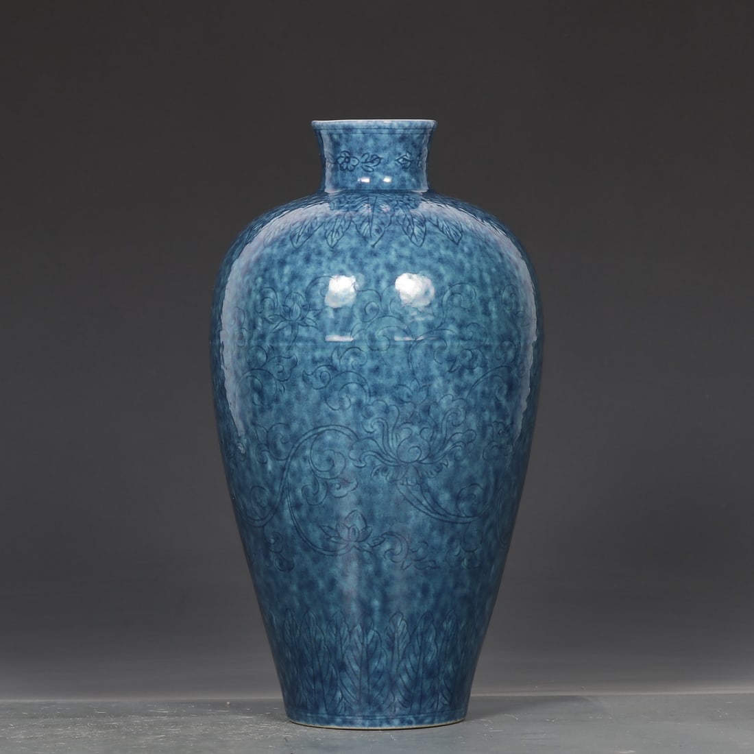 A blue entwined lotus pattern plum bottle made in the Xuande period of the Ming Dynasty (1 of 9)