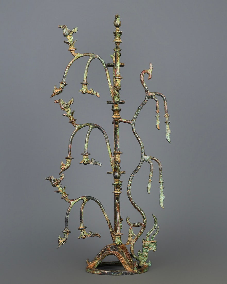 A beautiful Sanxingdui bronze sacred tree (1 of 10)