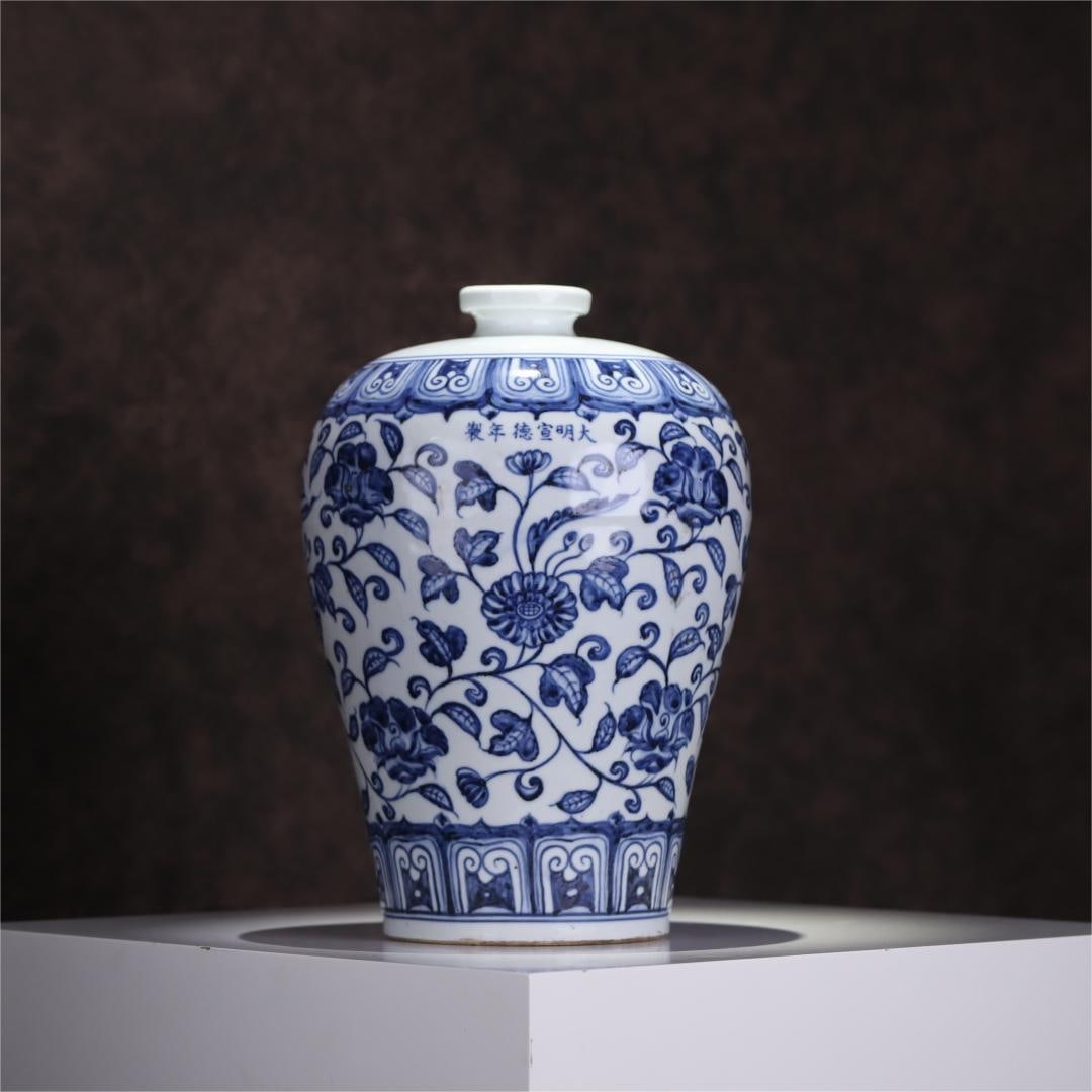 A blue and white entwined floral plum vase made in the Ming Dynasty Xuande year: The blue and white entwined flower pattern plum vase made in the Xuande year of the Ming Dynasty Size:H:29x16cm (The Dimensions Of All Batches Are Manually Measured.If You Need More Detailed Informati