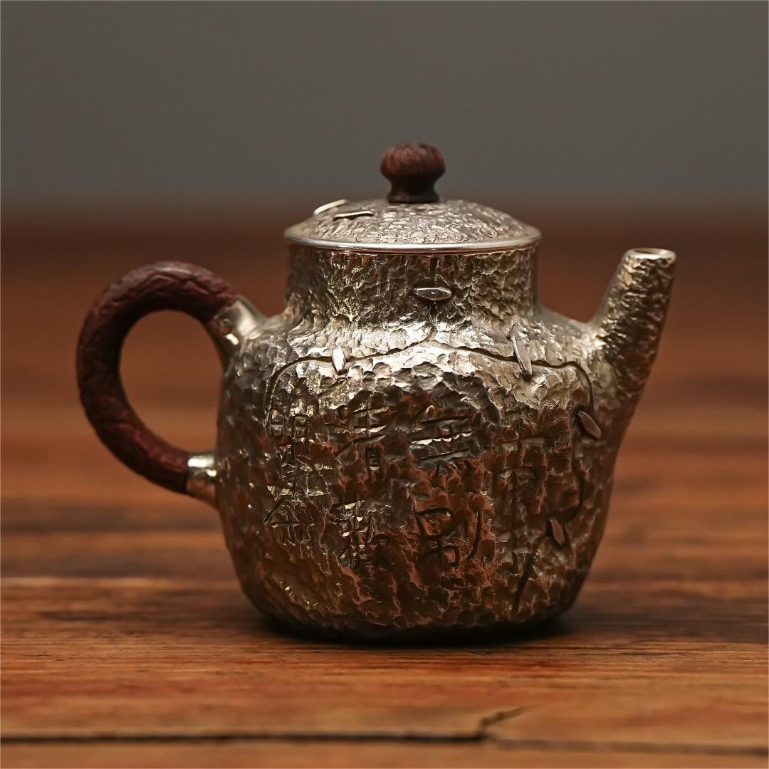 A fine Japanese silver pot (1 of 8)