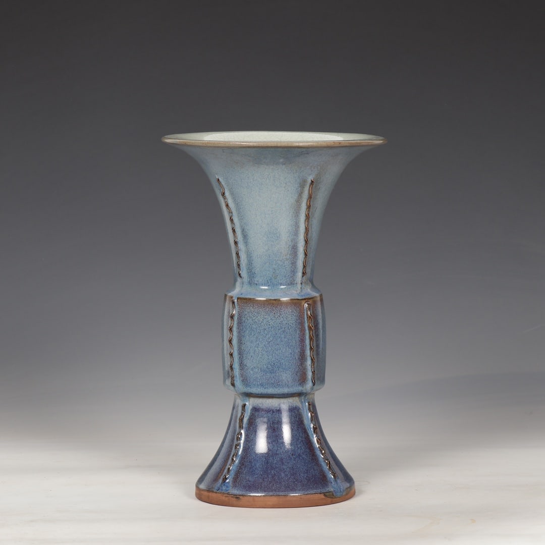 A grape purple glaze flower cup from the Jun kiln of the Song Dynasty: The grape purple glaze flower cup of the Jun kiln in the Song Dynasty Size:H:25.5cm Calibre:15.5cm (The Dimensions Of All Batches Are Manually Measured.If You Need More Detailed Information, Please Co