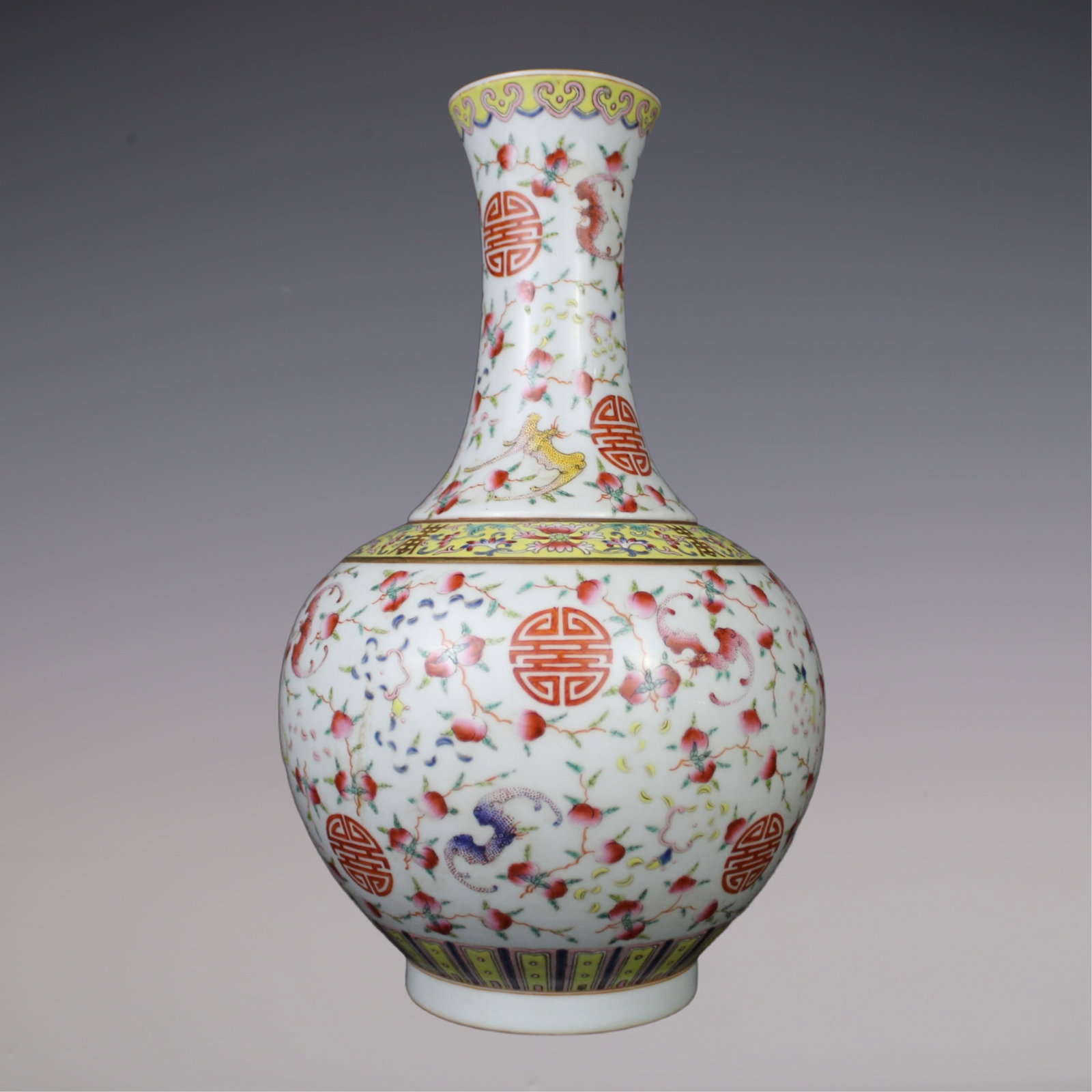 An Exquisite Famille-Rose Painted Gold Bats and Peach Pattern Vase: An Exquisite Famille-Rose Painted Gold Bats and Peach Pattern Vase Qing Dynasty, China Qianlong Six-character Mark Size:33.5cmx11cm (The Dimensions Of All Batches Are Manually Measured.If You Need Mor