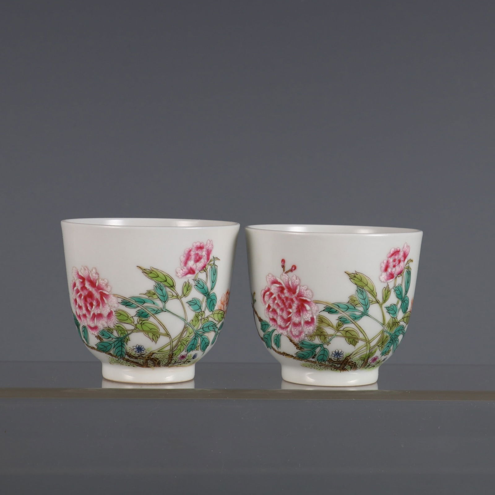 A Pair of Exquisite Famille-Rose Flower Pattern with poem Cup (1 of 9)
