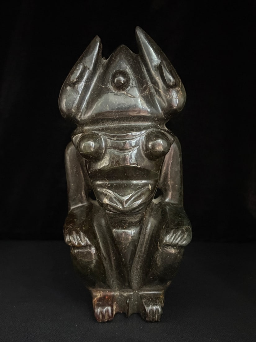 An Exquisite White Jade Figure Ornament (1 of 9)