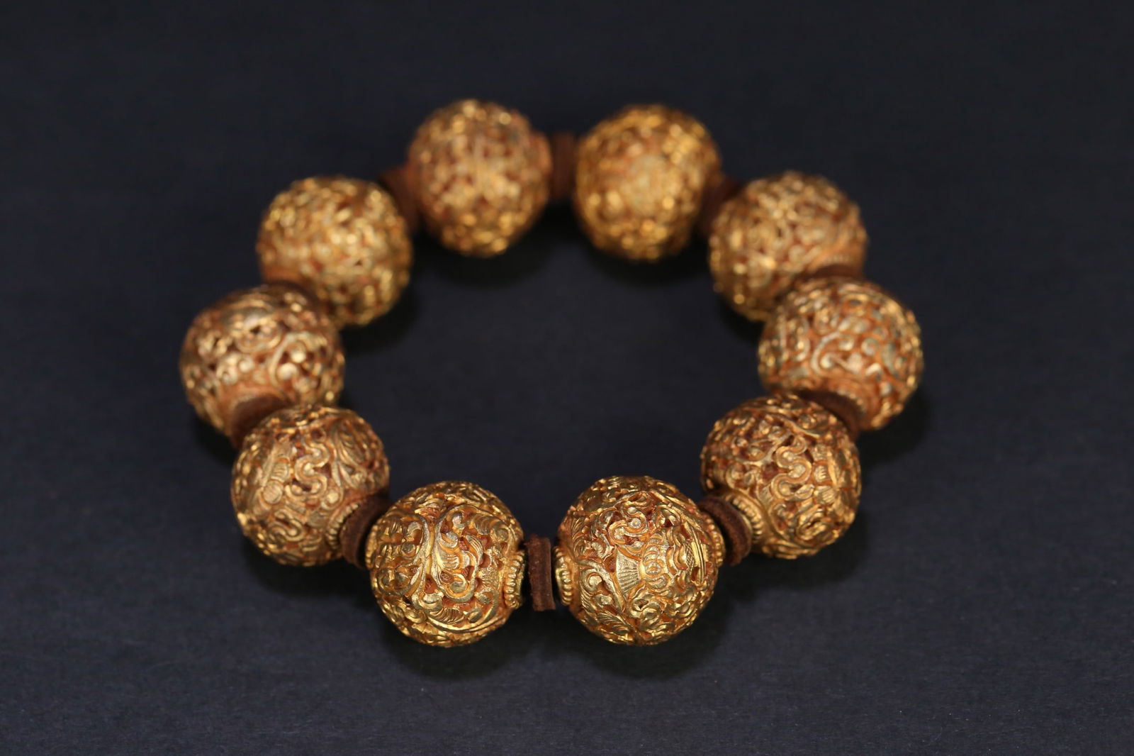 An Exquisite Gilt Bronze Lotus Pattern Eight Treasures Pattern Bracelets: An Exquisite Gilt Bronze Lotus Pattern Eight Treasures Pattern Bracelets Qing Dynasty, China Size:2.0cm Weight:102g (The Dimensions Of All Batches Are Manually Measured.If You Need More Detailed Infor