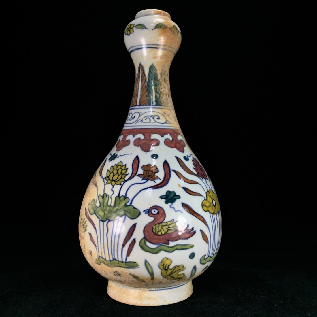 An Exquisite Doucai Flower and Bird Pattern Vase: An Exquisite Doucai Flower and Bird Pattern Vase Ming Dynasty, China Xuande Six-character Mark Size:13.5cmx27.5cm (The Dimensions Of All Batches Are Manually Measured.If You Need More Detailed Informa