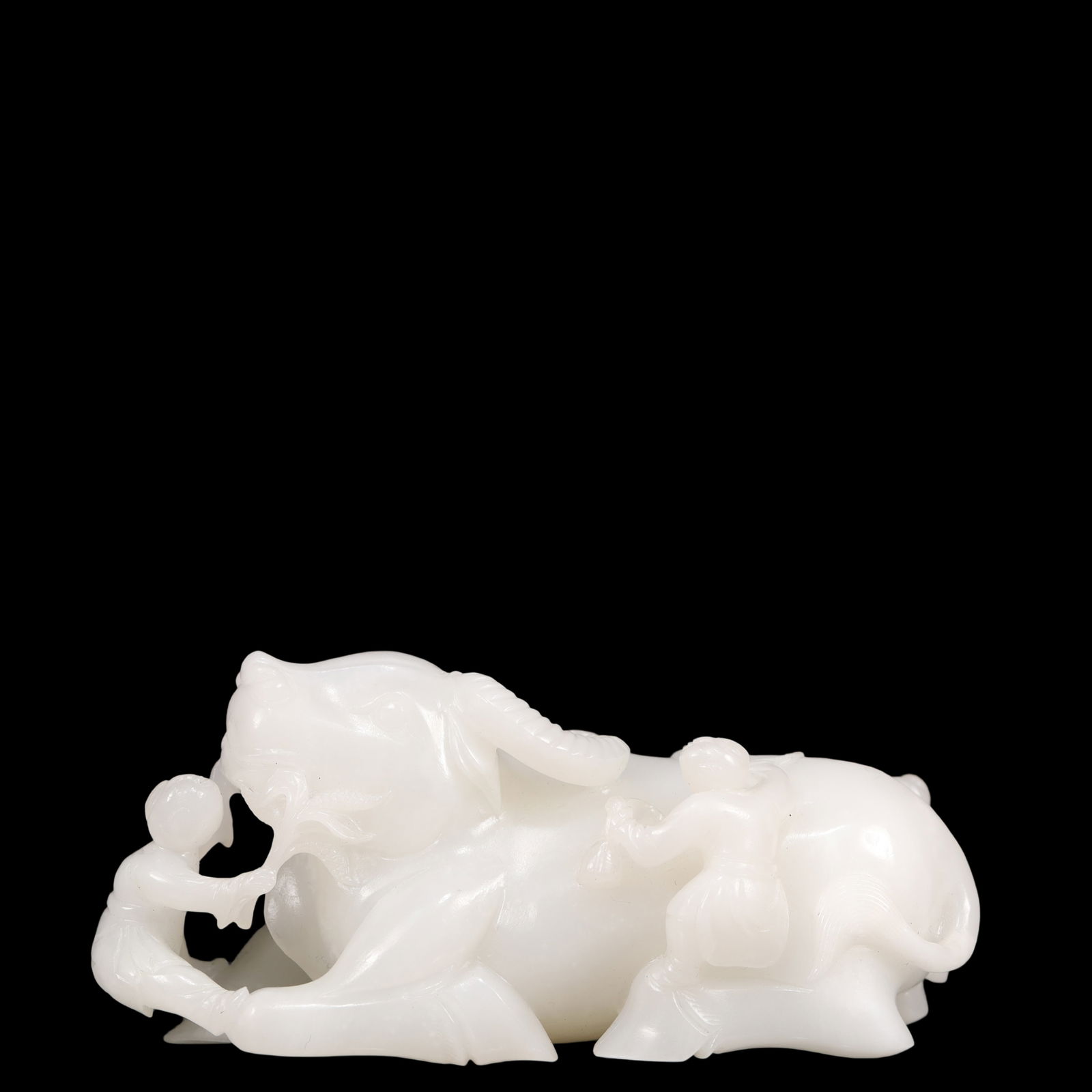 A Exquisite White Jade Buffalo Ornament: A Exquisite White Jade Buffalo Ornament Qing Dynasty, China Size:13cmx5cmx5.5cm Weight:400g (The Dimensions Of All Batches Are Manually Measured.If You Need More Detailed Information, Please Contact O