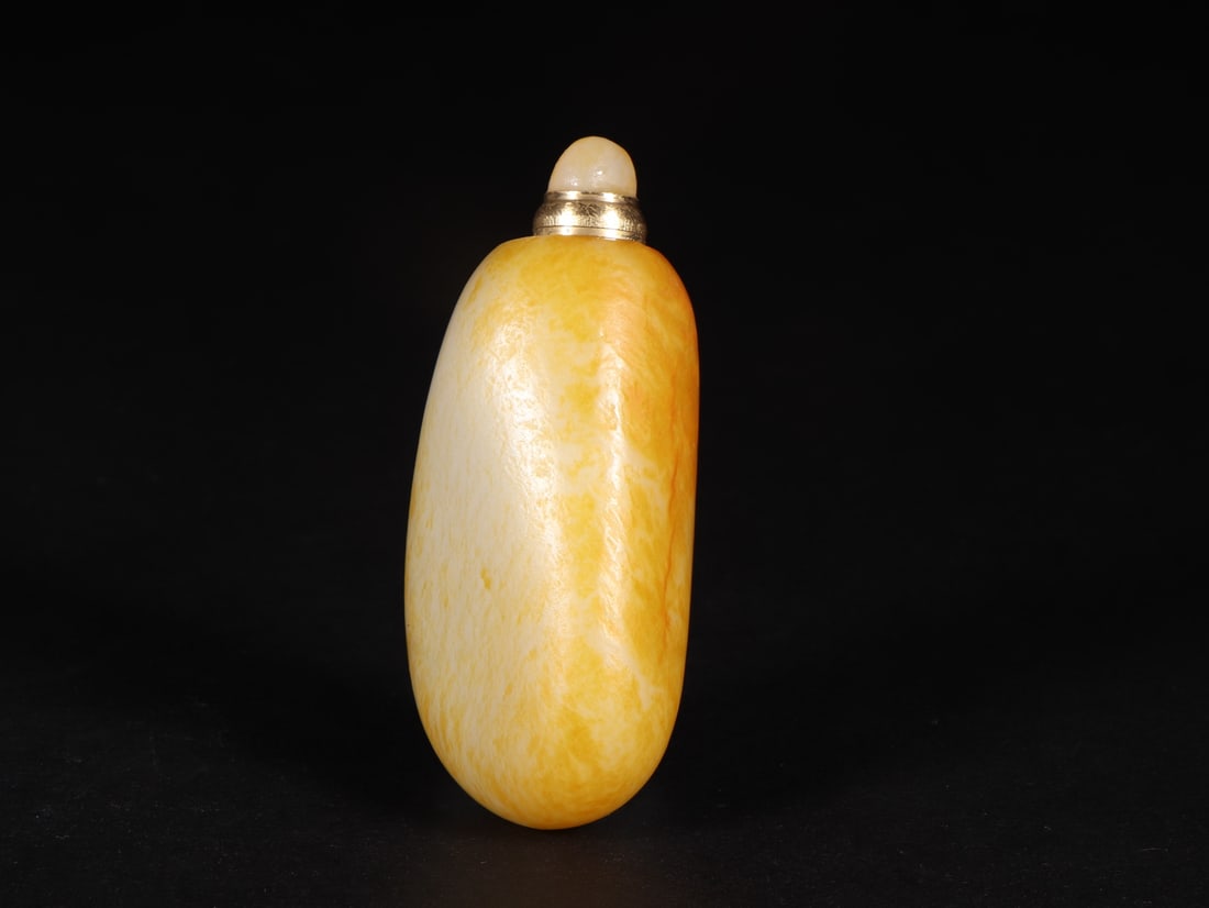 An Exquisite White Jade Snuff Bottle: An Exquisite White Jade Snuff Bottle Qing Dynasty, China Size:3.2cmx2.4cmx7.9cm Weight:95g (The Dimensions Of All Batches Are Manually Measured.If You Need More Detailed Information, Please Contact Ou