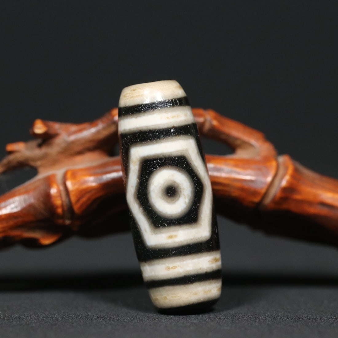 An Exquisite Dzi Bead Pendant (1 of 9)
