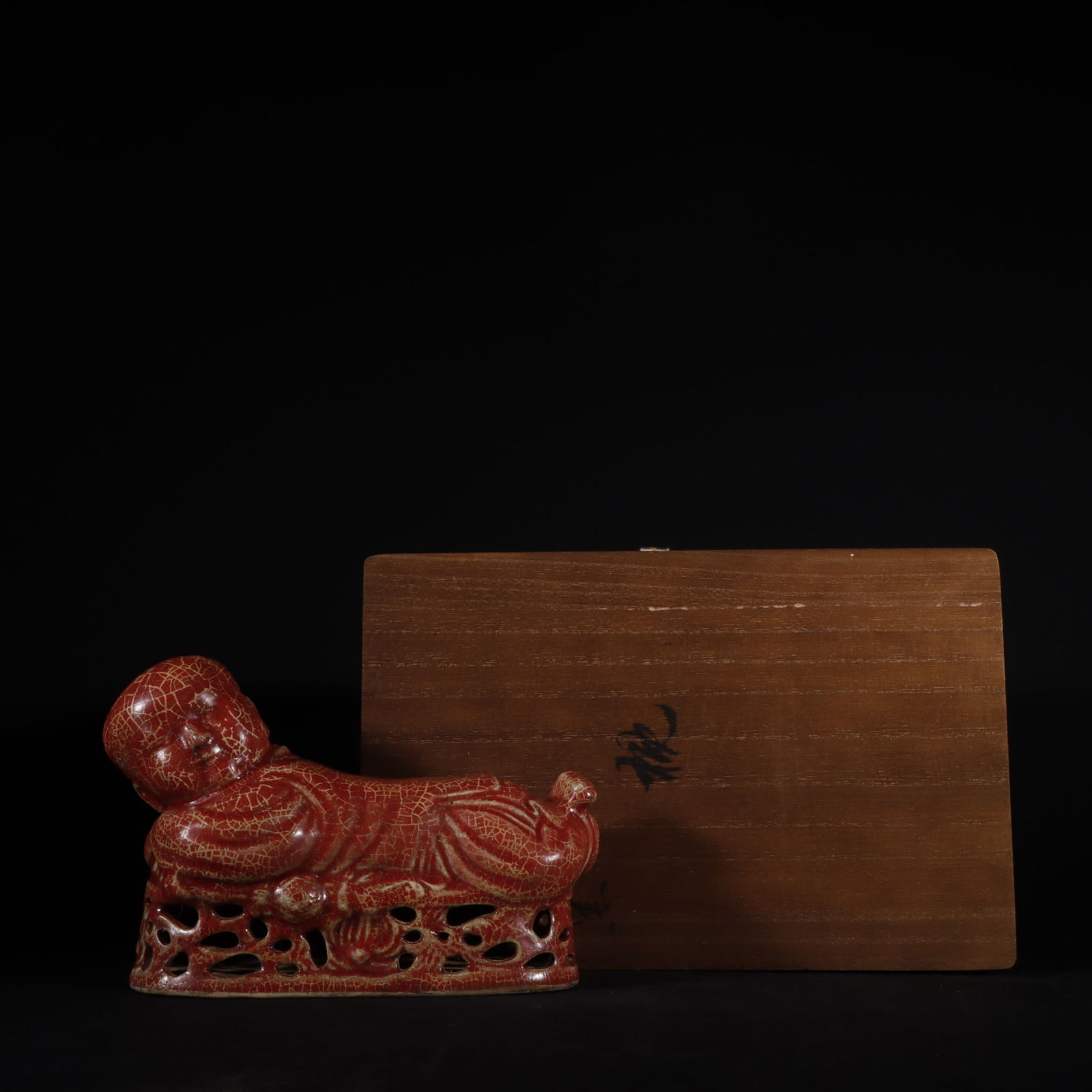 An Exquisite Chai yao Ornament: An Exquisite Chai yao Ornament Song Dynasty, China Size:12.6cmx20.5cm (The Dimensions Of All Batches Are Manually Measured.If You Need More Detailed Information, Please Contact Our Customer Service Be