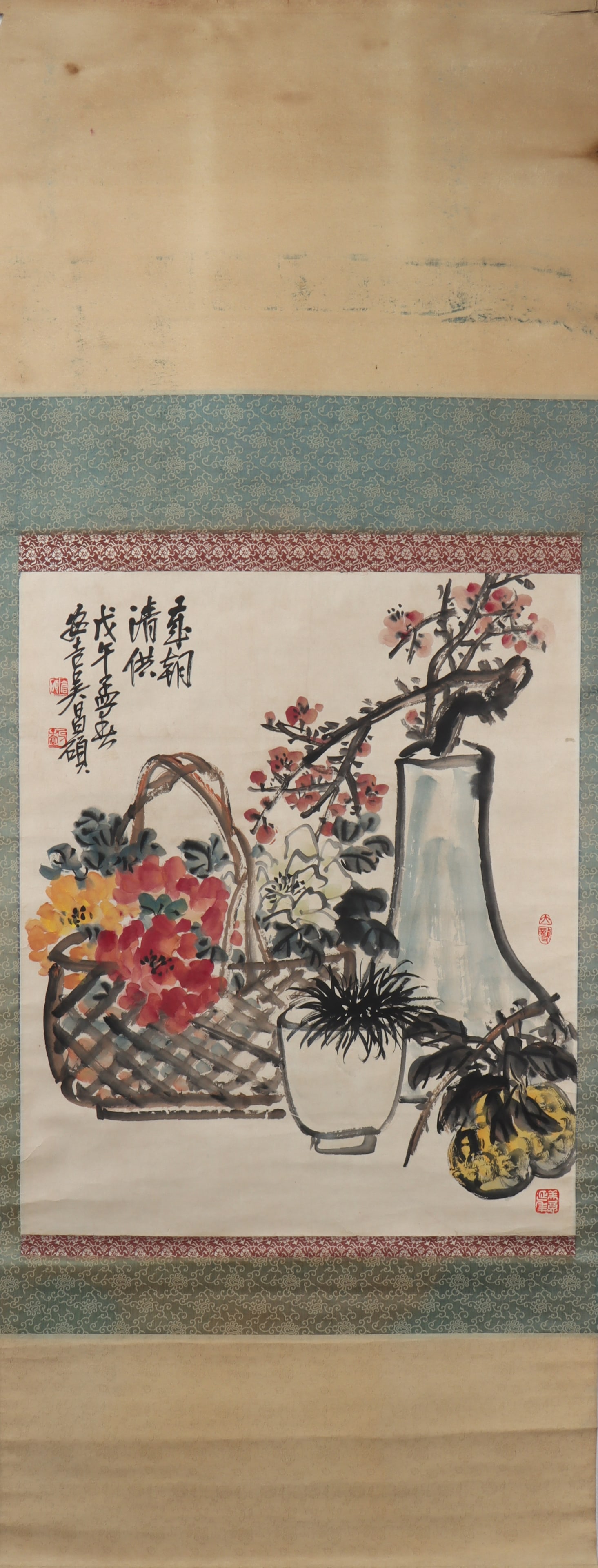 A Chinese Vertical Scroll Ink Painting of Flower on Paper: A Chinese Vertical Scroll Ink Painting of Flower on Paper Wu changshuo Size:71cmx60cm (The Dimensions Of All Batches Are Manually Measured.If You Need More Detailed Information, Please Contact Our Cus
