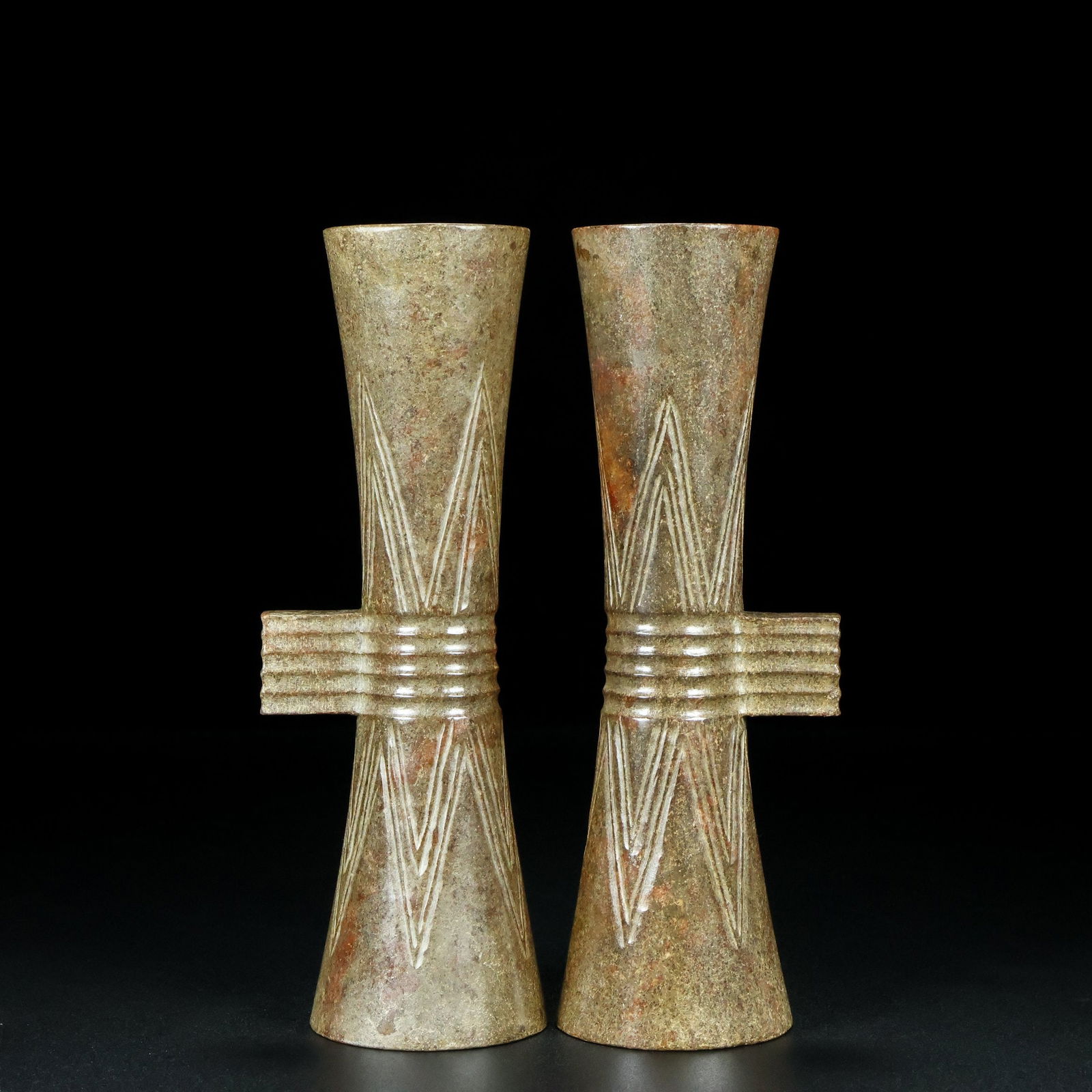 An Exquisite White Jade Ornament: An Exquisite White Jade Ornament N.Zhou , China Size:16.6cmx5cm Weight:429.5g (The Dimensions Of All Batches Are Manually Measured.If You Need More Detailed Information, Please Contact Our Customer Se