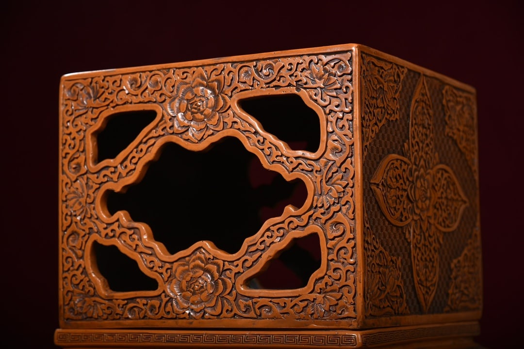 An Exquisite Carved Red Lacquer Flower Pattern Phoenix Pattern Box - 2