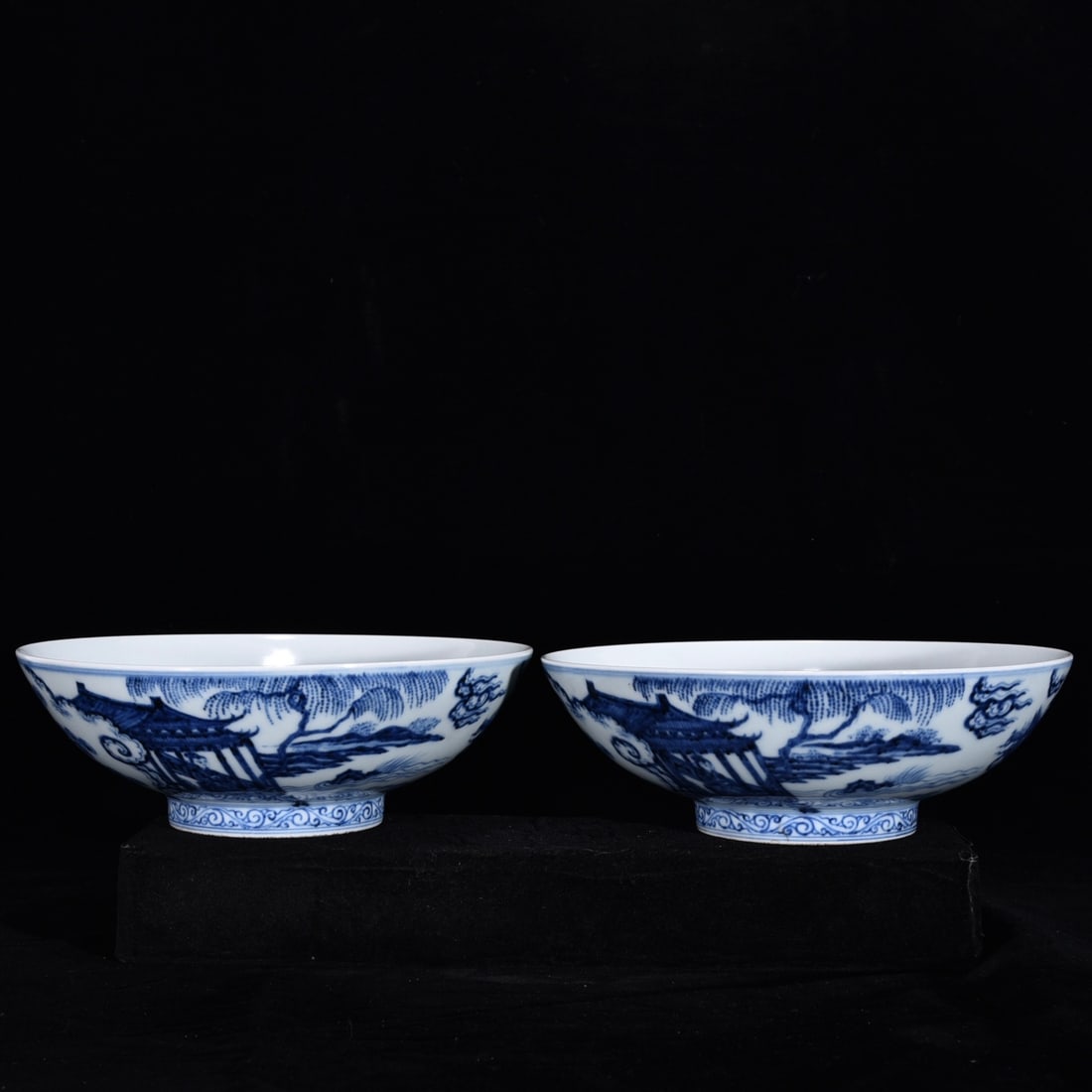 An Exquisite Blue and White Character and Story Pattern Bowl: An Exquisite Blue and White Character and Story Pattern Bowl Ming Dynasty, China Xuande Six-character Mark Size:7cmx19.5cm (The Dimensions Of All Batches Are Manually Measured.If You Need More Detaile