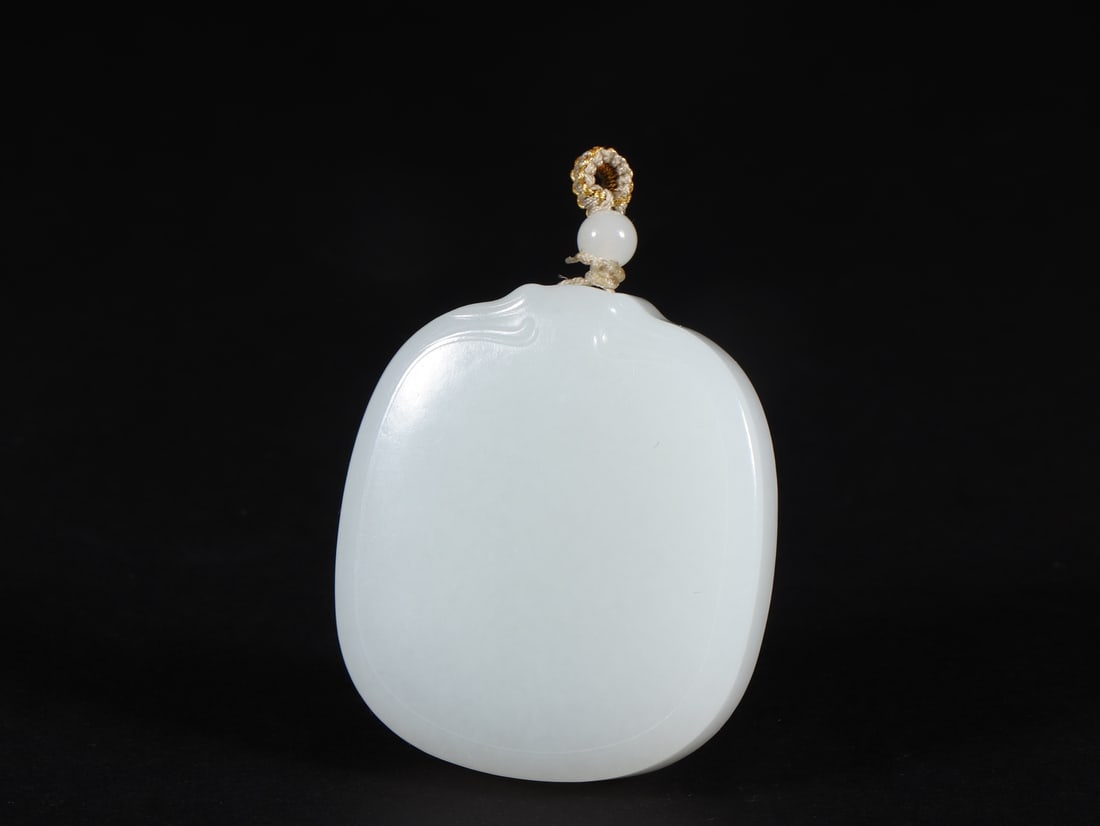 An Exquisite White Jade Brand: An Exquisite White Jade Brand Qing Dynasty, China Size:4.8cmx4.3cmx1.1cm Weight:54g (The Dimensions Of All Batches Are Manually Measured.If You Need More Detailed Information, Please Contact Our Custo