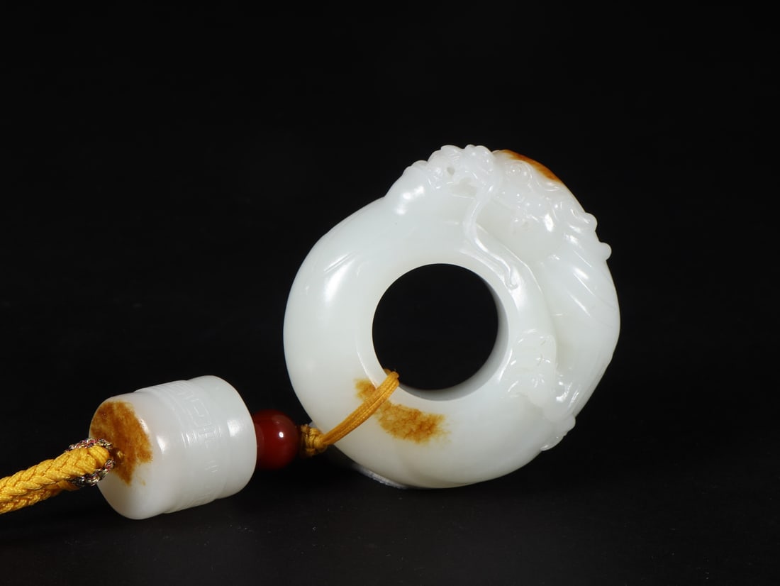 An Exquisite White Jade Dragon Pattern Pendant (1 of 9)