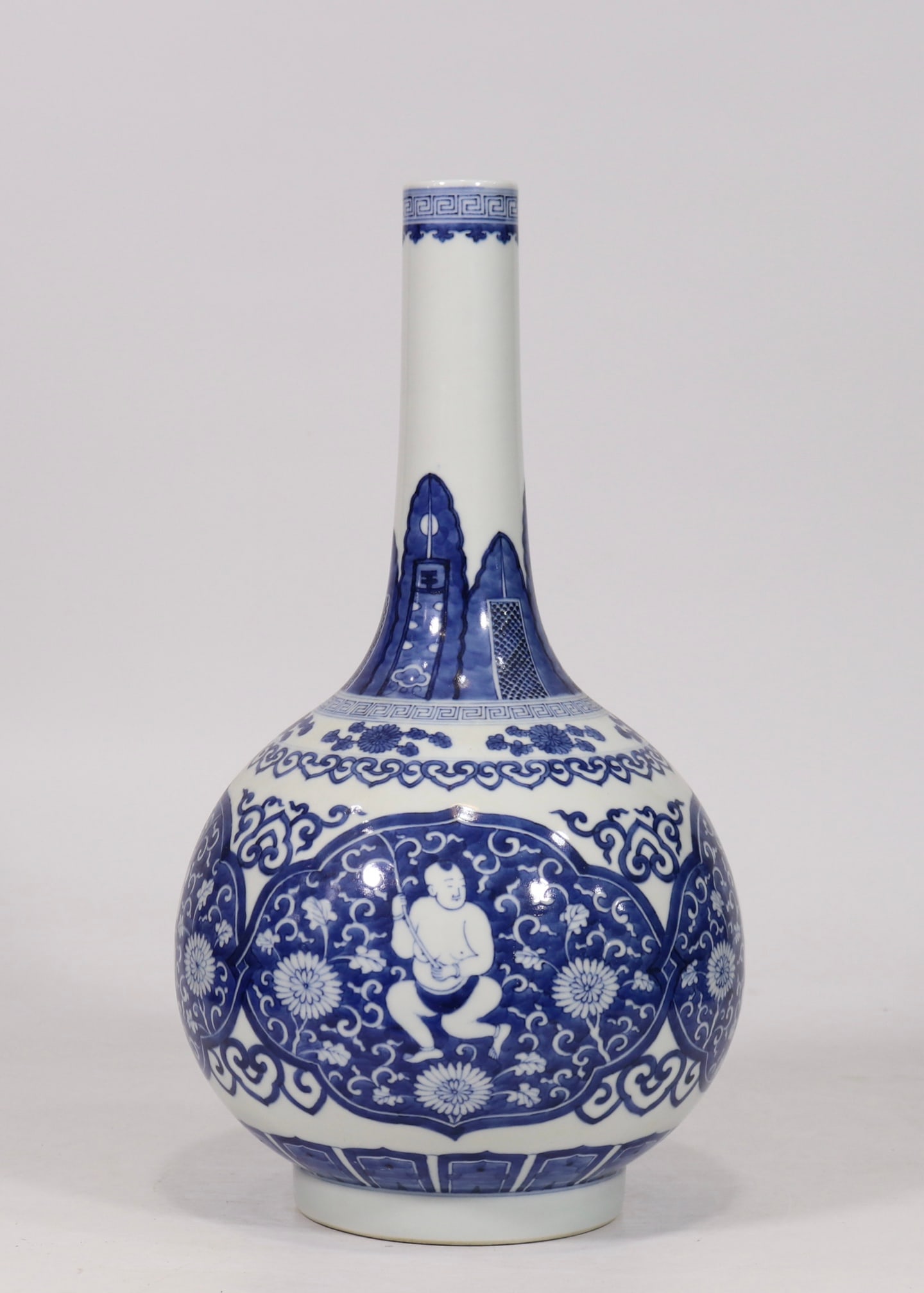 An Exquisite Blue and White Lotus Pattern Figure Pattern Vase: An Exquisite Blue and White Lotus Pattern Figure Pattern Vase Qing Dynasty, China Size:39.8cmx21.5cm (The Dimensions Of All Batches Are Manually Measured.If You Need More Detailed Information, Please