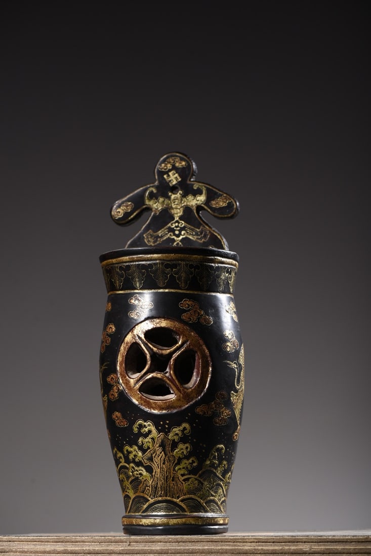 An Exquisite Black Lacquer Painted Gold Crane Pattern Bats and Peach Pattern Incense Tube: An Exquisite Black Lacquer Painted Gold Crane Pattern Bats and Peach Pattern Incense Tube Qing Dynasty, China Size:27cmx10cm Weight:405g (The Dimensions Of All Batches Are Manually Measured.If You