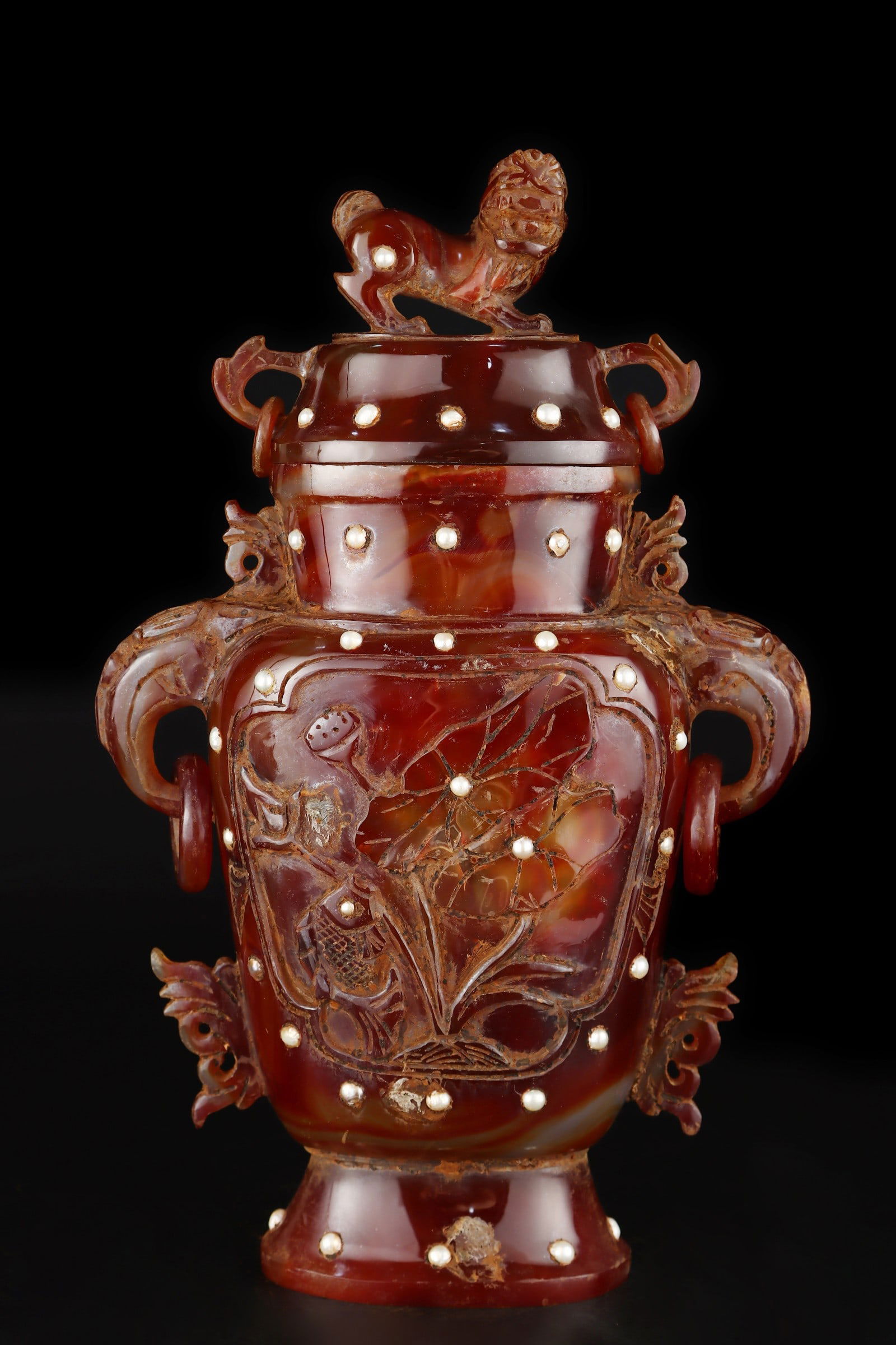 An Exquisite Agate Flower Pattern Double-Ears Vase: An Exquisite Agate Flower Pattern Double-Ears Vase Qing Dynasty, China Size:36cmx22cm Weight:2780g (The Dimensions Of All Batches Are Manually Measured.If You Need More Detailed Information, Please Co